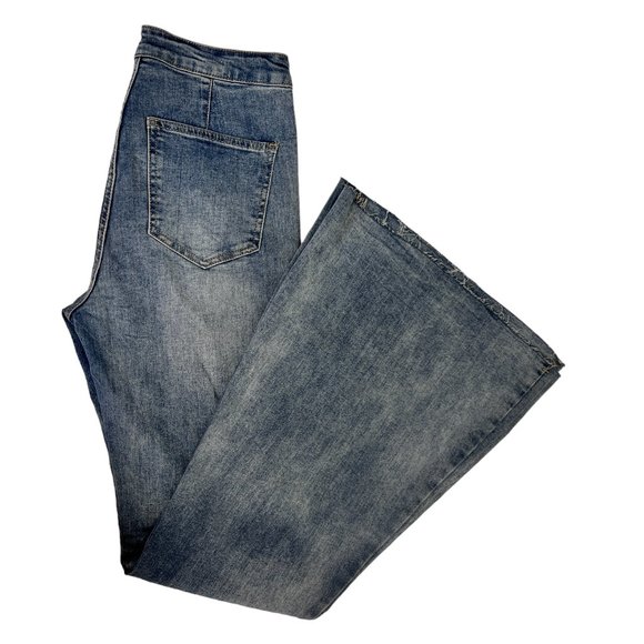 Wishlist Medium Wash High Waisted Flare Leg Jean Size M - Picture 2 of 12